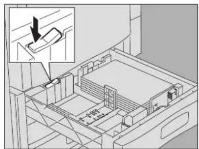 TOSHIBA E-Studio 4540C - Druk het met een pijl aangeduide gedeelte (linkerzijde) in ter vergrendeling van de papiergeleider. - 1