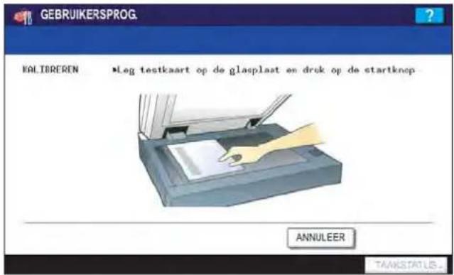 GEBRUIKERSPROG. KALIBREREN Leg testkaart op de glasplaat en druk op de startknep ANNULEER TANKSTATUS.