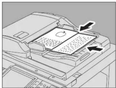 TOSHIBA E-STUDIO 2020c - Stel de papiergeleiders op het breedste origineel in en leg de originelen tegen de zijgeleiding aan de voorzijde. - 1