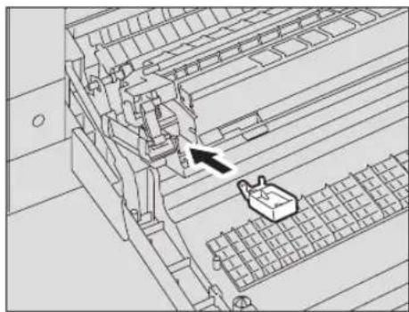 TOSHIBA e-studio 163 - Plaats de overdracht corona reiniger in het opbergvak en sluit vervolgens de transporteenheid. - 1
