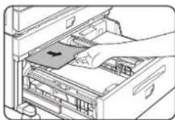 OKI B8300 - PAPIERSTORING IN DE STAANDER/MPD EN 2000-BLAD PAPIERLADE - 1