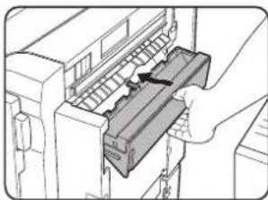OKI B8300 - PERFORATIE-AFVAL VERWIJDEREN - 3