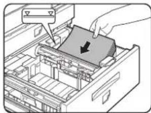 OKI B8300 - • Onderste papierlade - 2