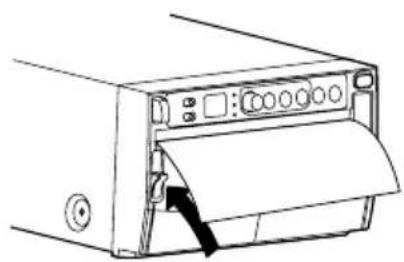 MITSUBISHI P93W - Sluit de deur. - 1