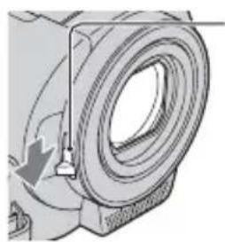SONY DCR-SR33 - De lensdop handmatig openen (DCR-SR32E/SR33E/SR42E/SR52E/SR62E/SR72E/SR82E) - 1