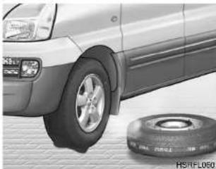 HYUNDAI H-1 Grand Starex (2006) - WIEL VERWISSELEN - 1