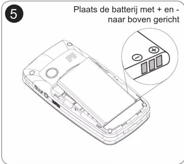 5 Plaats de batterij met + en - naar boven gericht