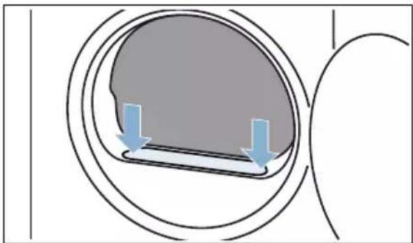 BOSCH WTU879MFG - Reinig het pluizenfilter na elke keer drogen: - 2