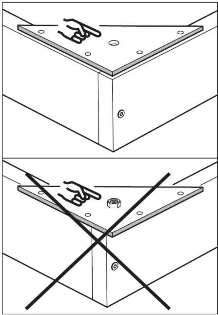 Technical diagram showing two views of a V-groove weld joint with a hand using a nut, labeled in Chinese.
