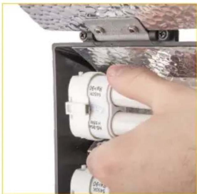 Impact Ready Cool FRC-24 - Mounting bulbs in the fixture - 3