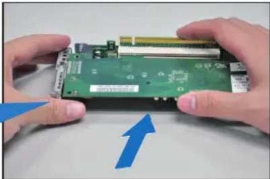 ASUS RS704D-E6/PS8 - Installing an expansion card to the riser card bracket - 4