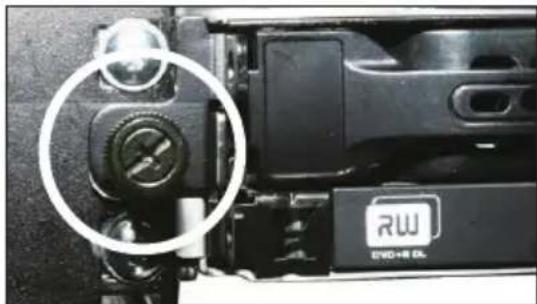 ASUS RS704D-E6/PS8 - Rackmounting the server - 1