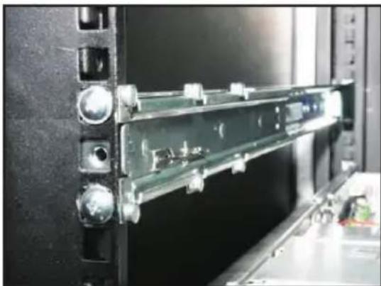 ASUS RS704D-E6/PS8 - Attaching the rack rails - 1