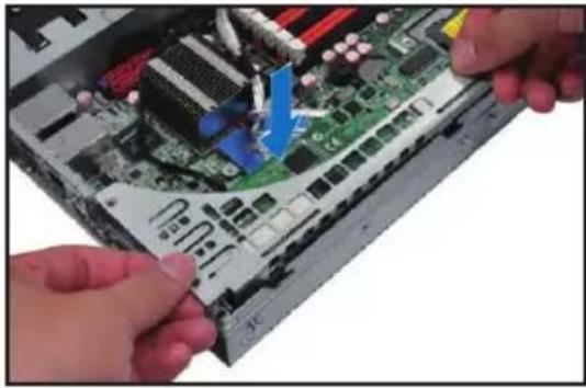 ASUS RS704D-E6/PS8 - Installing ASUS PIKE Riser Card (optional) - 10