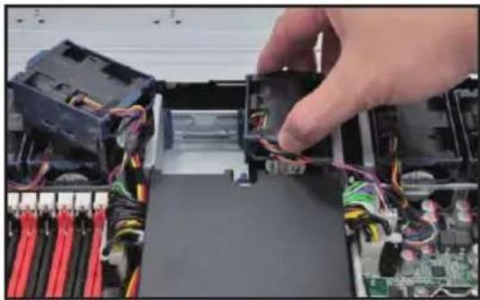 ASUS RS704D-E6/PS8 - Installing ASUS PIKE Riser Card (optional) - 11