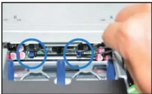 ASUS RS704D-E6/PS8 - Installing ASUS PIKE Riser Card (optional) - 12