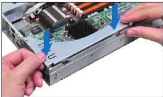 ASUS RS704D-E6/PS8 - Installing an expansion card to the riser card bracket - 6