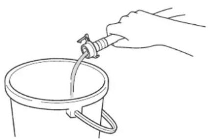 HAIER JW-U55A - 給水ホースの水栓蛇口側を外して、 ホース内の残水をバケツなどに排水する - 1