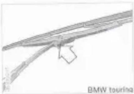 BMW 318i (1996) - Wymiana pióra wycieraczki - 2