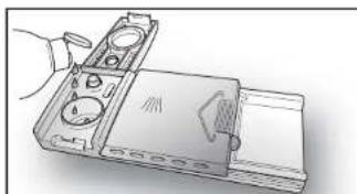 HOOVER HOD 7715-80 - Filling the rinse aid container - 4