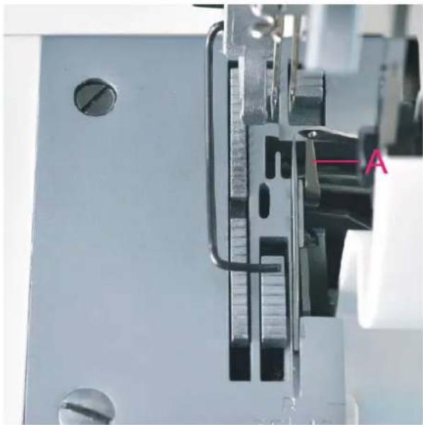 Łucznik Overlock 820D-5 - Wyłącz maszynę za pomocą wyłącznika głównego - 5
