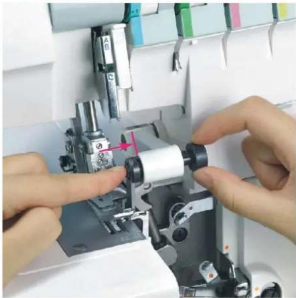 Łucznik Overlock 820D-5 - Ucinanie łańcuszka nici - 1