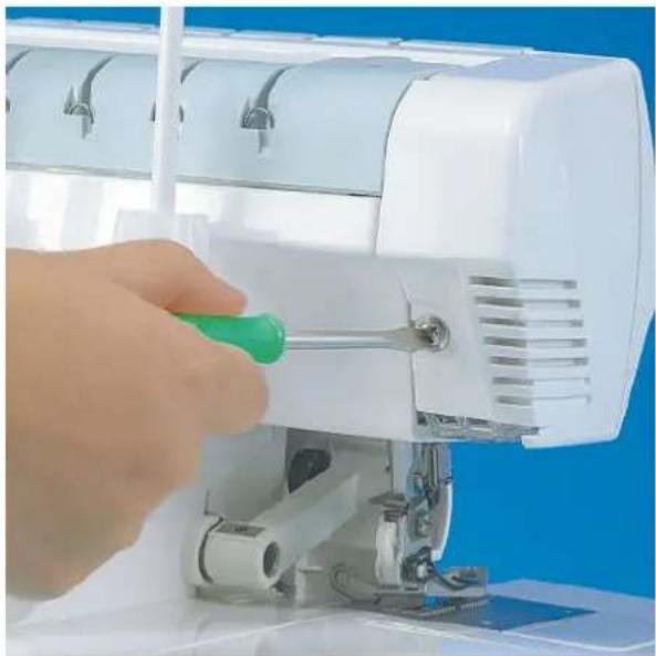 Łucznik Overlock 820D-5 - Wyłącz włącznik maszyny - 2