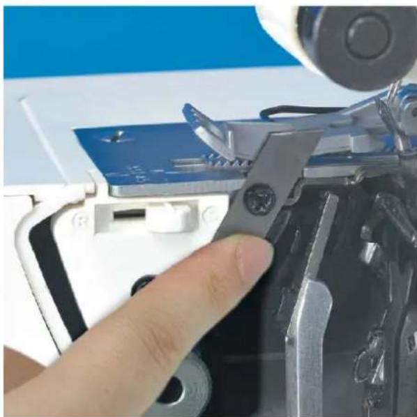 Łucznik Overlock 820D-5 - Wyłącz włącznik maszyny - 1