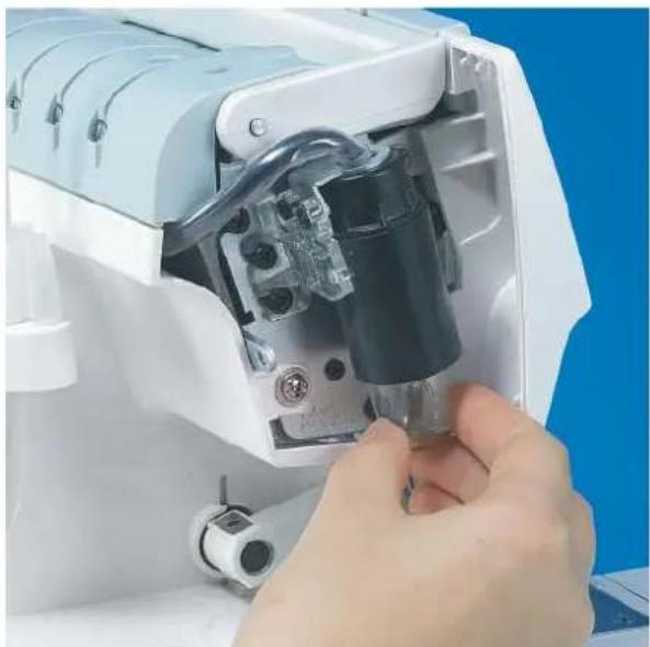 Łucznik Overlock 820D-5 - Wyłącz włącznik maszyny - 3