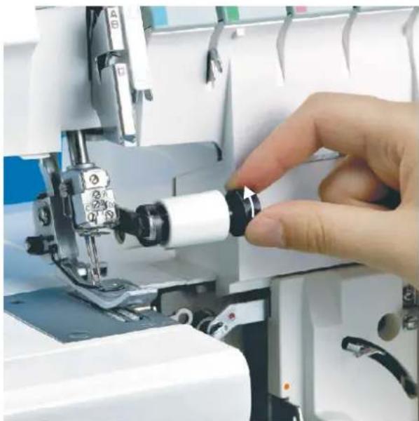 Łucznik Overlock 820D-5 - Wyłącz maszynę za pomocą wyłącznika głównego - 1