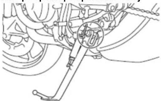 YAMAHA MT09 (2013) - Kontrola i smarowanie podpórki podpórki bocznej - 1