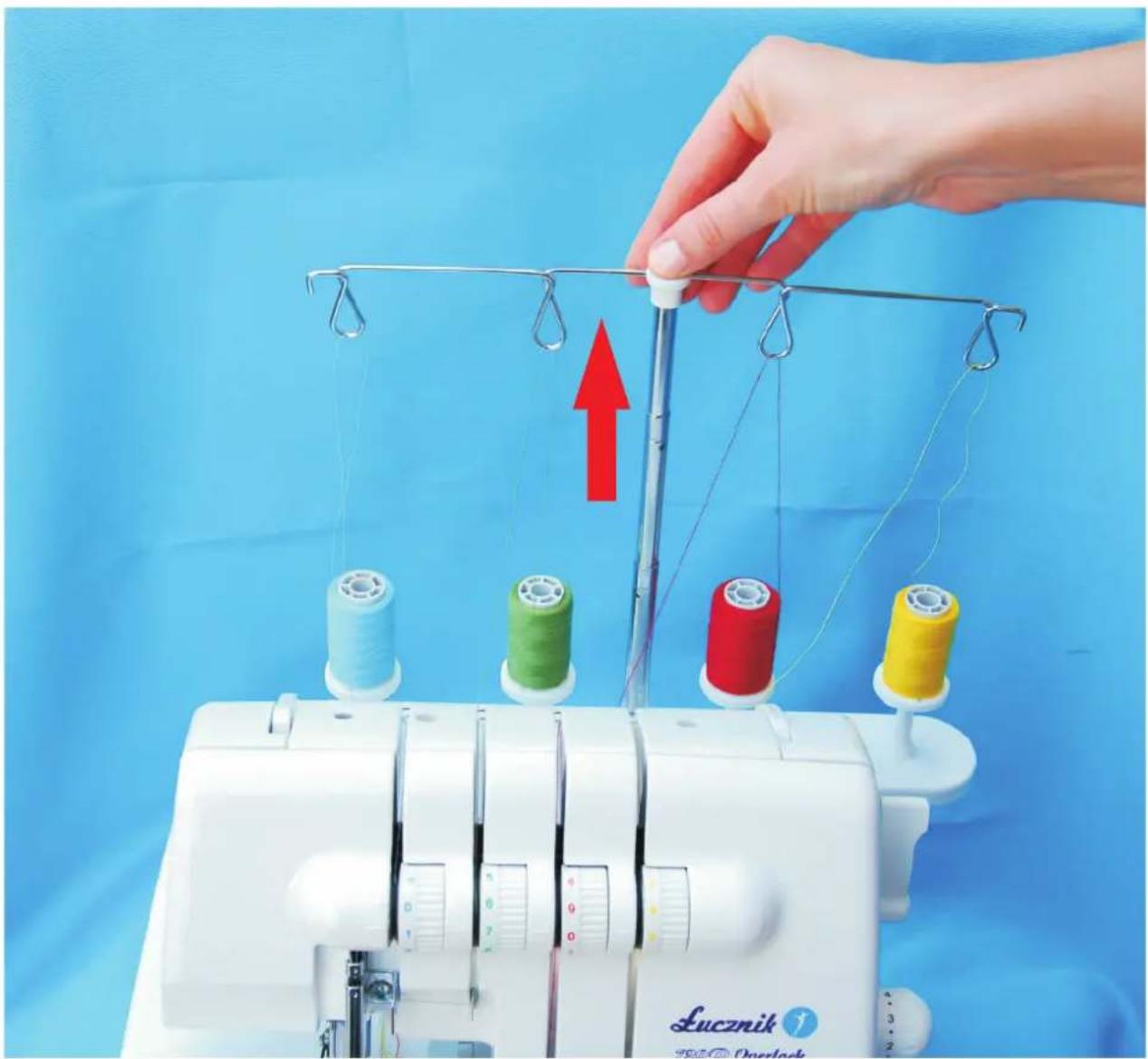 Łucznik Overlock 720D4 - - teleskopowy prowadnik nici: - 1