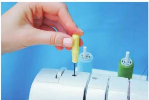 Łucznik Overlock 720D4 - Regulacja docisku stopki - 1