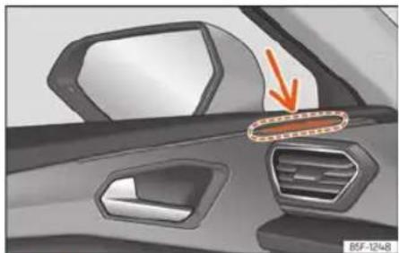 SEAT Leon ST (2021) - Ostrzeżenie przy otwartych drzwiach (Exit Assist) - 2