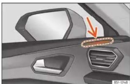 SEAT Leon ST (2023) - Ostrzeżenie przy otwartych drzwiach (Exit Assist) - 2