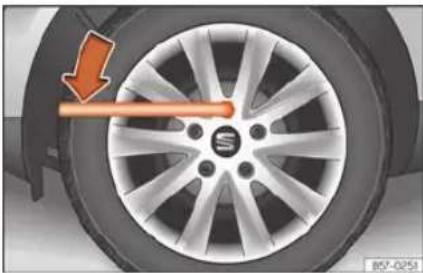 SEAT Leon ST (2023) - Luzowanie śrub kół - 1