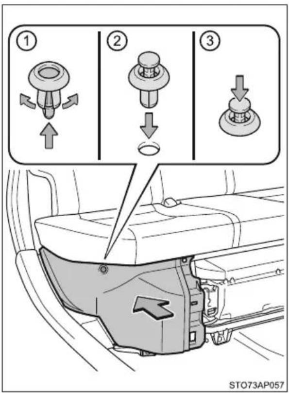 TOYOTA Yaris Hybrid (2016) - Zakładanie osłony akumulatora 12-woltowego - 1