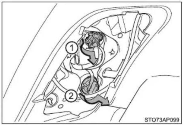 TOYOTA Yaris Hybrid (2016) - ■ Światła hamowania/tylne światła pozycyjne (wersje z żarówką) i tylne kierunkowskazy - 2