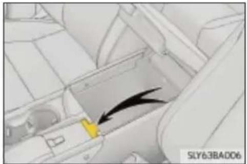 LEXUS NX 200 (2014) - Podłączanie urządzeń zewnętrznych do gniazda USB/AUX - 2