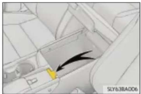 LEXUS NX 200t (2014) - Podłączanie urządzeń zewnętrznych do gniazda USB/AUX - 2