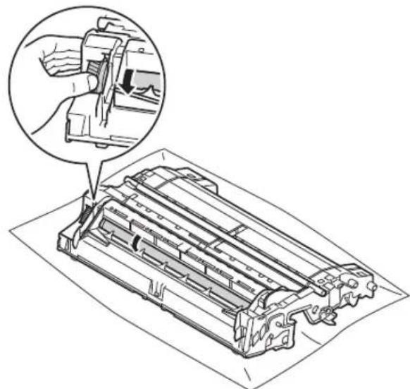 BROTHER MFC-8952DW - Limpando a unidade de cilindro - 7
