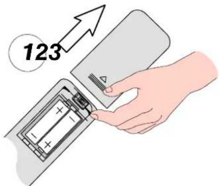 PANASONIC TX-25XD4 - INSERTING THE REMOTE CONTROLABATERS - 1