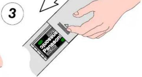 PANASONIC TX-25XD4 - INSERTING THE REMOTE CONTROLABATERS - 3