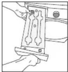 GRUNDIG GT75924D - Emptying the water tank - 1
