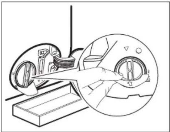 ELECTROLUX EW7W2492 - Procedați astfel pentru a curăța pompa: - 2