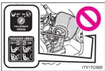 OFF ON PASSENGER AIRBAG PASSENGER AIRBAG OFF ON I7Y17C065