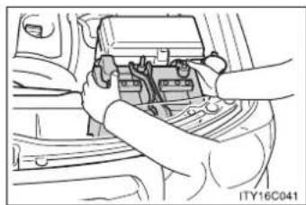TOYOTA Land Cruiser 200 (2012) - Declanşarea alarmei - 3