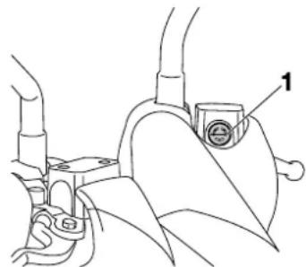 YAMAHA XMAX 250 (2011) - A fékfolyadék szintjének el- lenőrzése - 2