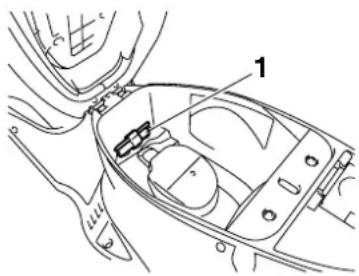 YAMAHA Vity 125 (2013) - A gyújtógyertya kiszerelése - 1