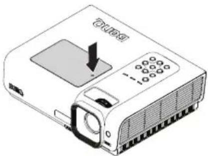 BENQ MP735 - Replacing the lamp - 2